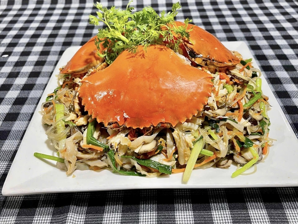 Đôi nét về nhà hàng( Không gian, menu)